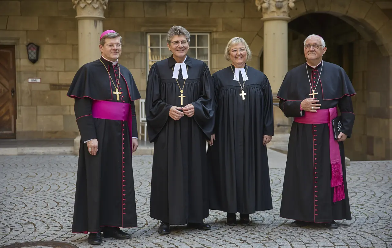 Erzbischof Stephan Burger (Freiburg), Landesbischof Ernst-Wilhelm Gohl (Stuttgart), Landesbischöfin Heike Springhart (Karlsruhe) und Bischof Gebhard Fürst (Rottenburg) - v.l.n.r.