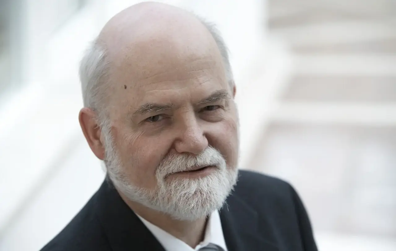 Prälat i. R. Paul Dieterich Auch im Ruhestand ist Paul Dieterich noch aktiv: neben vielen Predigtdiensten ist er Vorsitzender des württembergischen Nothilfevereins für notleidende Menschen und Autor.