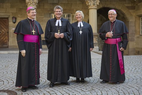 Erzbischof Stephan Burger (Freiburg), Landesbischof Ernst-Wilhelm Gohl (Stuttgart), Landesbischöfin Heike Springhart (Karlsruhe) und Bischof Gebhard Fürst (Rottenburg) - v.l.n.r.