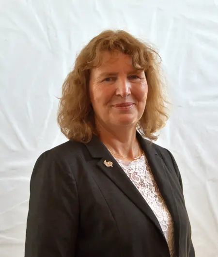 Siglinde Hinderer Leiterin des Umweltreferats und Umweltbeauftragte der württembergischen Landeskirche Siglinde Hinderer, Leiterin des Umweltreferats der württembergischen Landeskirche