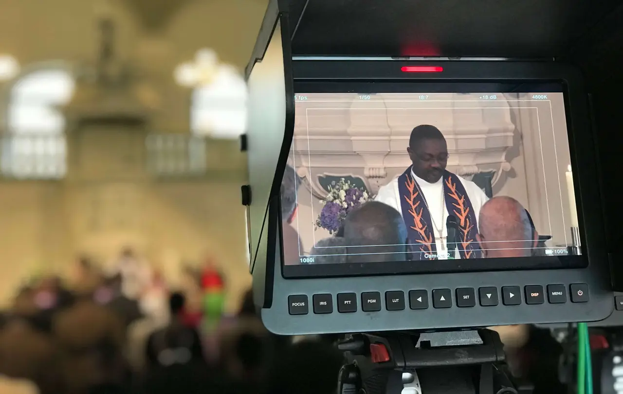 Gedenkgottesdienst zur Übergabe von Gebeinen an Namibia_1 Ernst//Gamxamub, Bischof der Evangelisch Lutherischen Kirche in der Republik Namibia, im Gedenkgottesdienst zur Übergabe von Gebeinen an Namibia